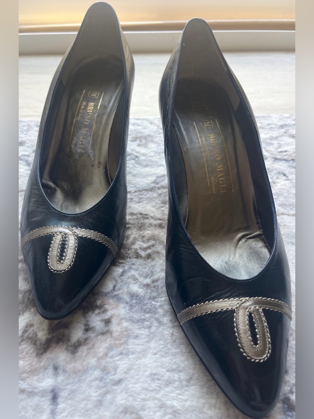 Vintage Bruno Magli Navy Blue Leather Pointed Toe Silver Detail Made in Italy